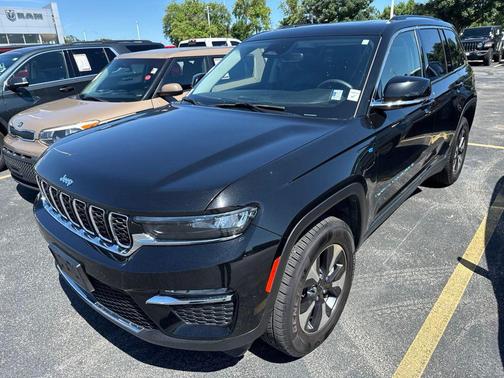 Diamond Black Crystal Pearlcoat 2024 Jeep Grand Cherokee 4xe Base