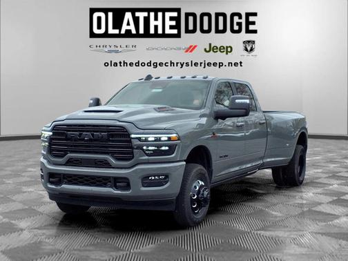 Ceramic Gray Clearcoat 2026 RAM 3500 Laramie Crew Cab 4x4 8' Box