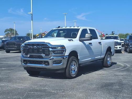 2025 RAM 2500 Tradesman Crew Cab 4x4 6'4' Box