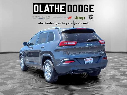 Granite Crystal Metallic Clearcoat 2016 Jeep Cherokee Latitude