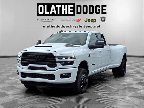 Bright White Clearcoat 2026 RAM 3500 Laramie Crew Cab 4x4 8' Box