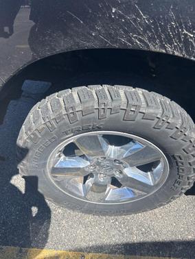 Brilliant Black Crystal Pearlcoat 2017 RAM 1500 Lone Star