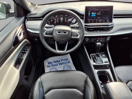 Silver Zynith Metallic Clearcoat 2025 Jeep Compass Limited