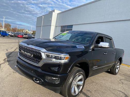 Diamond Black Crystal Pearlcoat 2021 RAM 1500 Limited