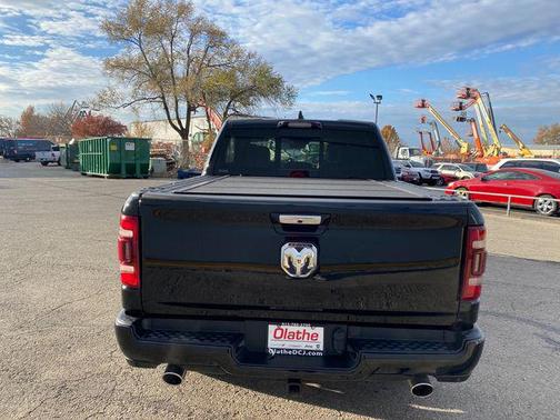 Diamond Black Crystal Pearlcoat 2021 RAM 1500 Limited