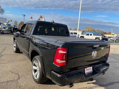 Diamond Black Crystal Pearlcoat 2021 RAM 1500 Limited