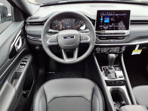 Fathom Blue Pearl Coat 2026 Jeep Compass Latitude