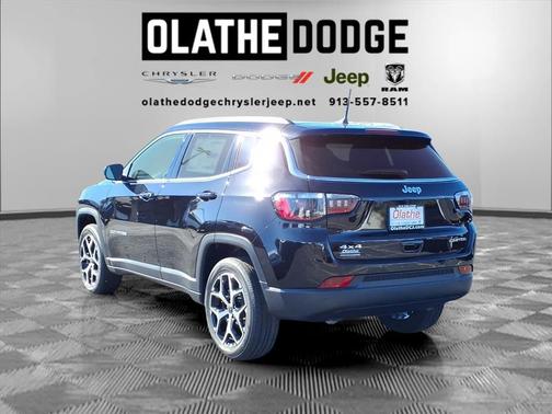 Diamond Black Crystal Pearlcoat 2026 Jeep Compass Limited