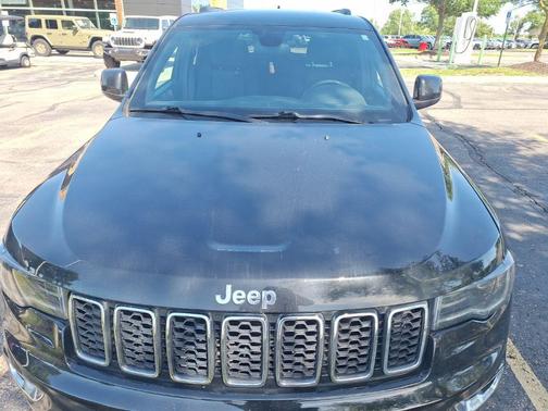 Diamond Black Crystal Pearlcoat 2020 Jeep Grand Cherokee Laredo
