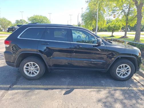 Diamond Black Crystal Pearlcoat 2020 Jeep Grand Cherokee Laredo