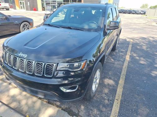Diamond Black Crystal Pearlcoat 2020 Jeep Grand Cherokee Laredo