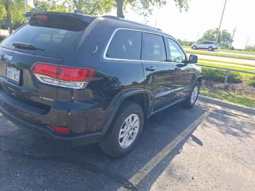 Diamond Black Crystal Pearlcoat 2020 Jeep Grand Cherokee Laredo
