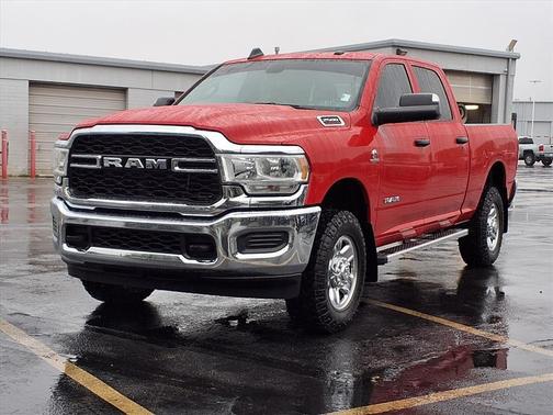 2022 RAM 2500 Tradesman Crew Cab 4x4 6'4' Box