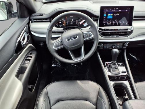 Silver Zynith Metallic Clearcoat 2025 Jeep Compass Limited