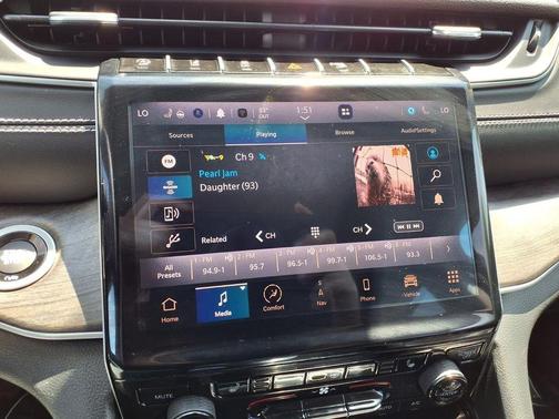 Diamond Black Crystal Pearlcoat 2023 Jeep Grand Cherokee Limited