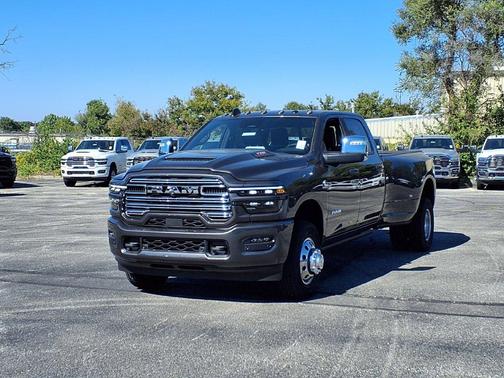 Granite Crystal Metallic Clearcoat 2027 RAM 3500 Laramie