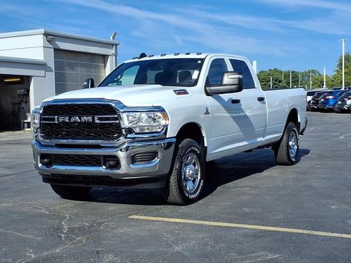 2024 RAM 2500 Tradesman Crew Cab 4x4 8' Box