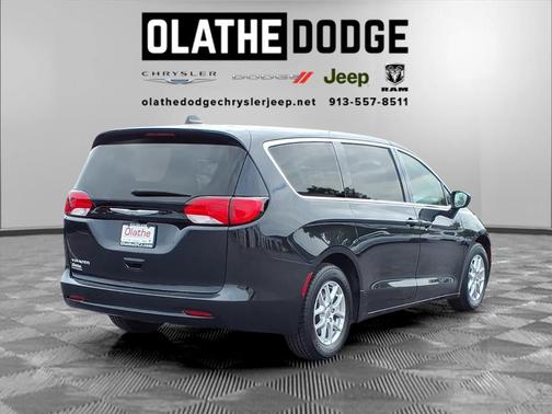 2023 Chrysler Voyager LX