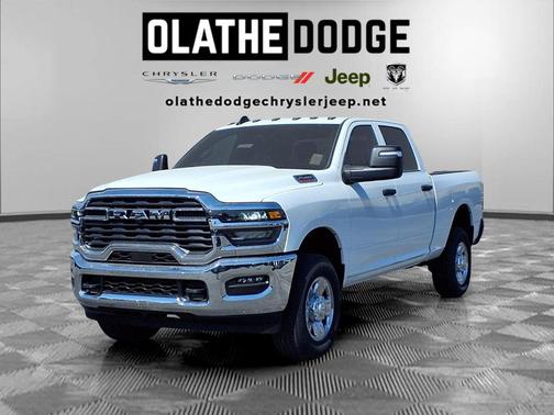 Bright White Clearcoat 2026 RAM 2500 Tradesman Crew Cab 4x4 6'4' Box