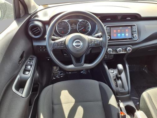 Gun Metallic 2025 Nissan Kicks S