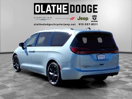 2026 Chrysler Pacifica L