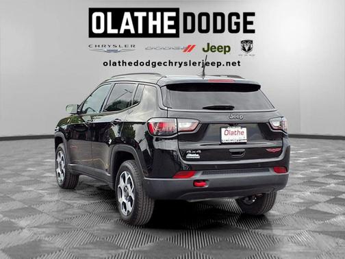 Diamond Black Crystal Pearlcoat 2022 Jeep Compass Trailhawk