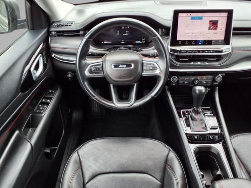 Diamond Black Crystal Pearlcoat 2022 Jeep Compass Trailhawk