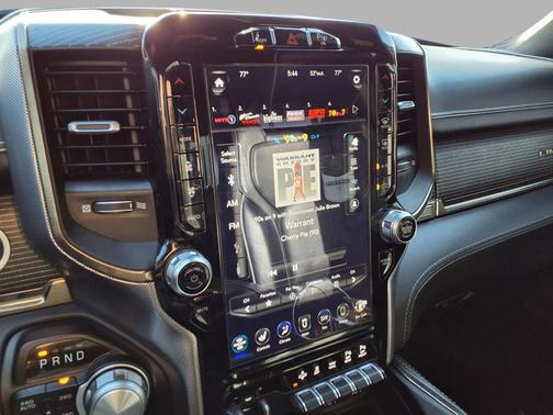 Diamond Black Crystal Pearlcoat 2021 RAM 1500 Limited