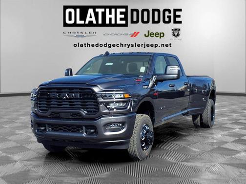 Granite Crystal Metallic Clearcoat 2026 RAM 3500 Big Horn Crew Cab 4x4 8' Box