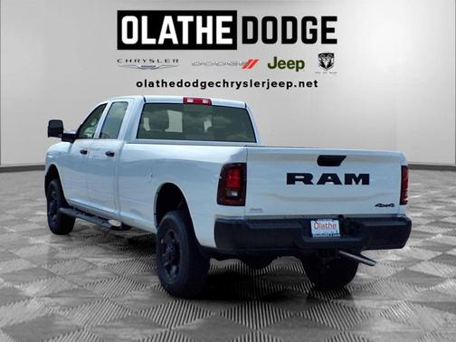 Bright White Clearcoat 2026 RAM 2500 Tradesman Crew Cab 4x4 8' Box