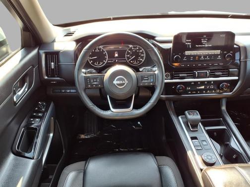 2022 Nissan Pathfinder SL 4WD