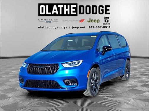 Hydro Blue Pearlcoat 2026 Chrysler Pacifica Limited