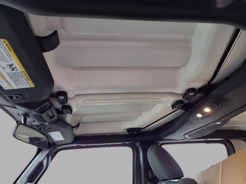 Granite Crystal Metallic Clearcoat 2026 Jeep Gladiator Sport