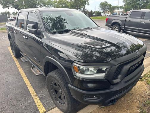 Diamond Black Crystal Pearlcoat 2020 RAM 1500 Rebel