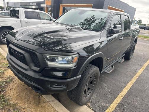 Diamond Black Crystal Pearlcoat 2020 RAM 1500 Rebel
