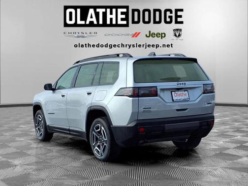 Silver Zynith Clearcoat 2026 Jeep Cherokee Laredo 4x4