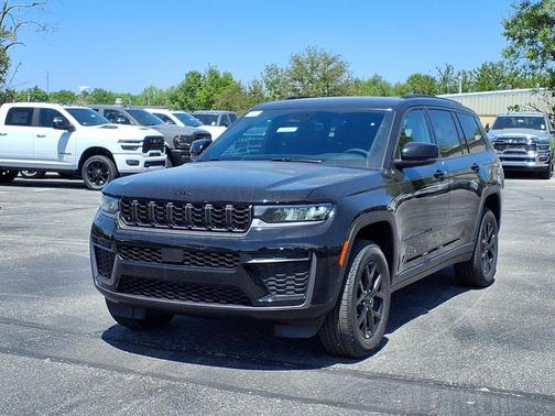 Diamond Black Crystal Pearlcoat 2026 Jeep Grand Cherokee L Altitude