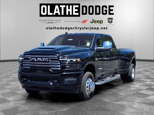 Diamond Black Crystal Pearlcoat 2026 RAM 3500 Laramie Crew Cab 4x4 8' Box