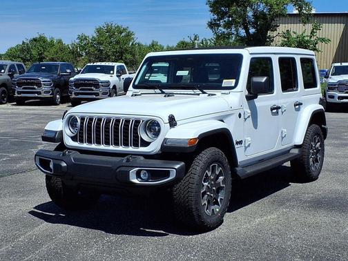 Bright White Clearcoat 2026 Jeep Wrangler 4-Door Sahara 4x4