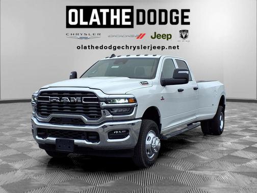 Bright White Clearcoat 2026 RAM 3500 Tradesman Crew Cab 4x4 8' Box