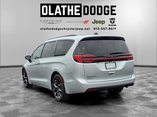 2026 Chrysler Pacifica L