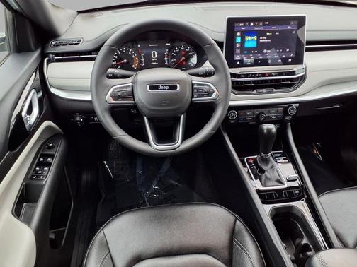 Bright White Clearcoat 2025 Jeep Compass Limited