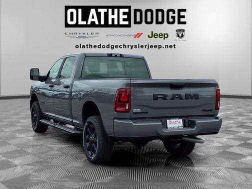 Ceramic Gray Clearcoat 2026 RAM 2500 Big Horn Crew Cab 4x4 6'4' Box
