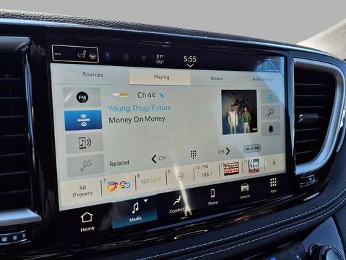 Diamond Black Crystal Pearlcoat 2026 Chrysler Pacifica L