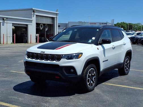 Bright White Clearcoat 2025 Jeep Compass Trailhawk
