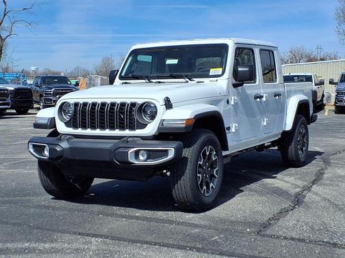 Bright White Clearcoat 2026 Jeep Gladiator Sahara 4x4