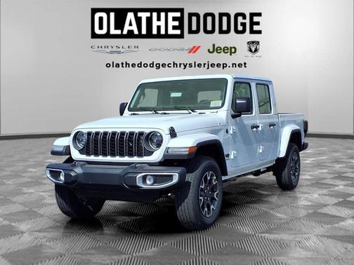 Bright White Clearcoat 2026 Jeep Gladiator Sahara 4x4