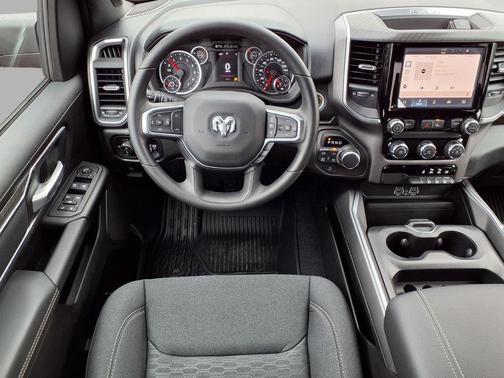 Molten Red Pearlcoat 2026 RAM 1500 Big Horn/Lone Star