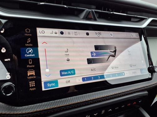 Bright White Clearcoat 2026 Jeep Cherokee Limited