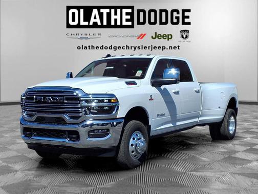 Bright White Clearcoat 2026 RAM 3500 Laramie Crew Cab 4x4 8' Box